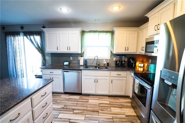 105 Lisa Avenue, Lathrop, MO 64465