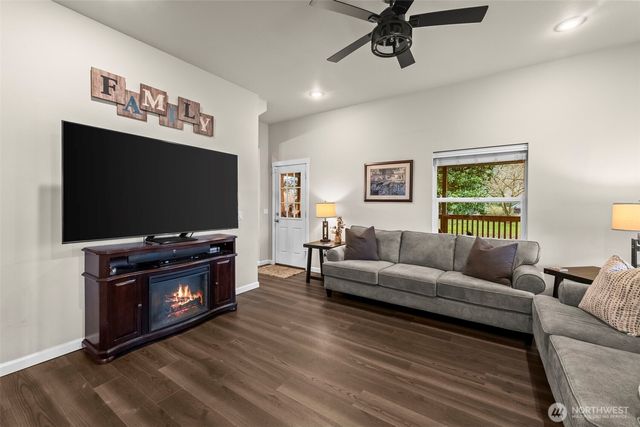 15014 106th ST E, Puyallup, WA 98374