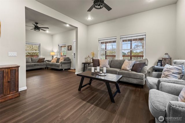 15014 106th ST E, Puyallup, WA 98374