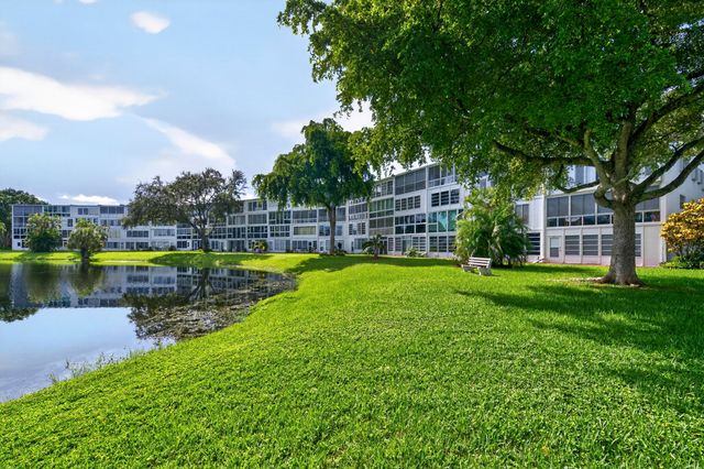 2079 Cambridge D 2079, Deerfield Beach, FL 33442
