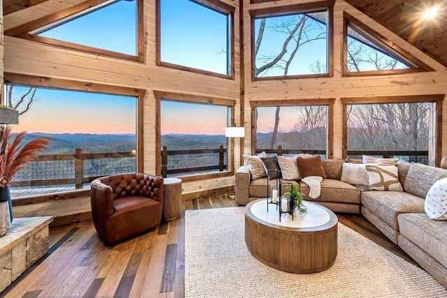 470 Skylight NW Drive, Blue Ridge, GA 30513