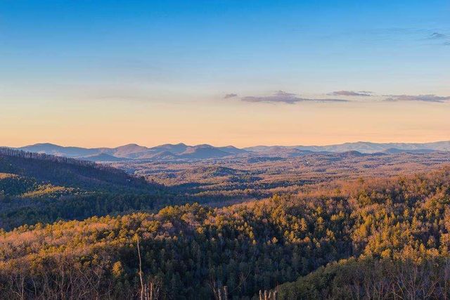 470 Skylight NW Drive, Blue Ridge, GA 30513