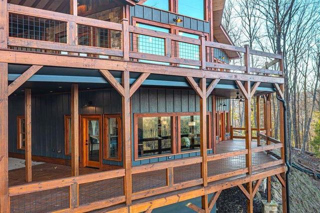 470 Skylight NW Drive, Blue Ridge, GA 30513