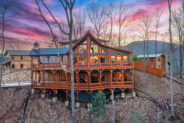 470 Skylight NW Drive, Blue Ridge, GA 30513