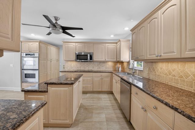 32 Estate Drive, Boynton Beach, FL 33436