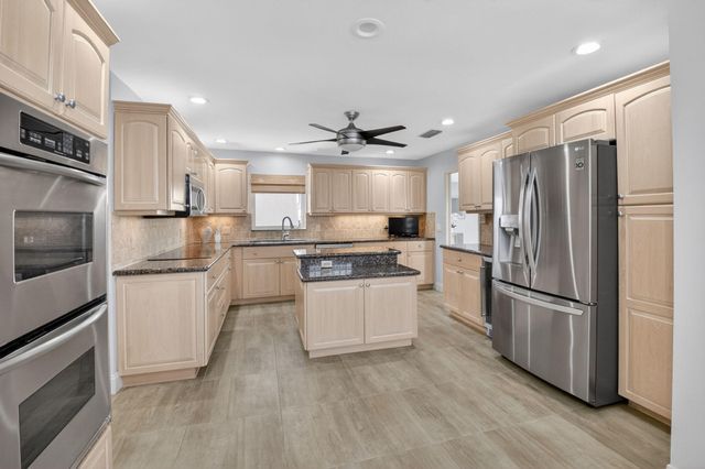 32 Estate Drive, Boynton Beach, FL 33436