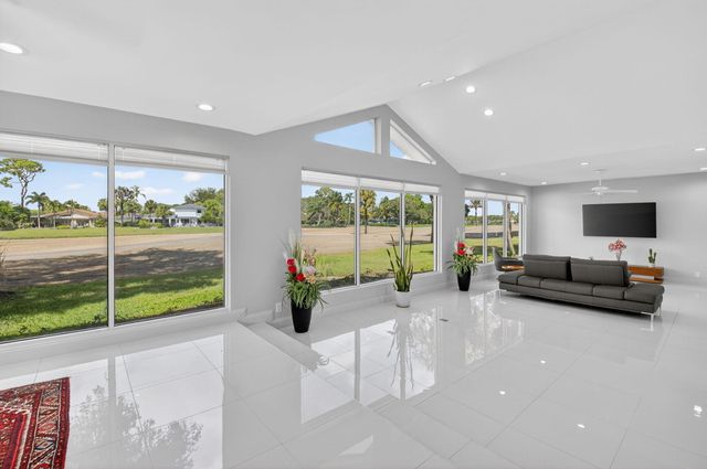 32 Estate Drive, Boynton Beach, FL 33436