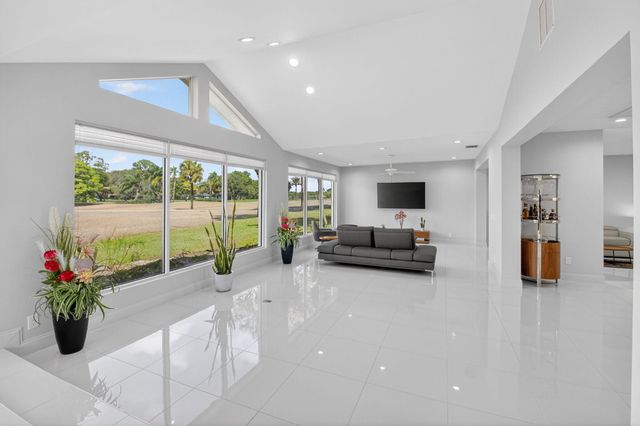 32 Estate Drive, Boynton Beach, FL 33436