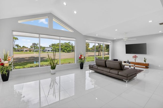 32 Estate Drive, Boynton Beach, FL 33436