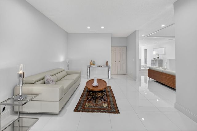 32 Estate Drive, Boynton Beach, FL 33436