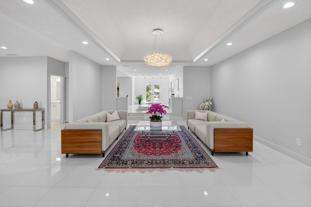 32 Estate Drive, Boynton Beach, FL 33436