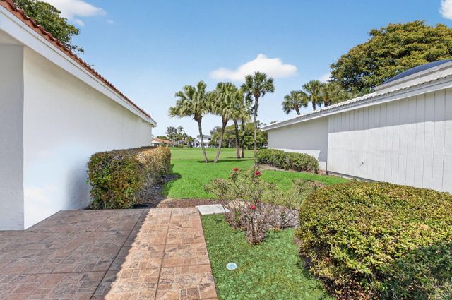 32 Estate Drive, Boynton Beach, FL 33436