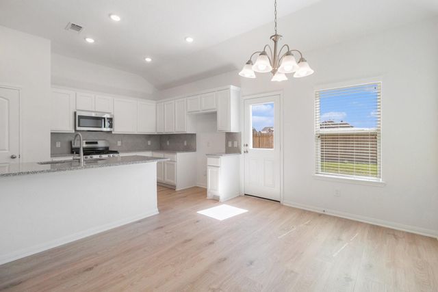 249 Edgewater Drive, West Columbia, TX 77486