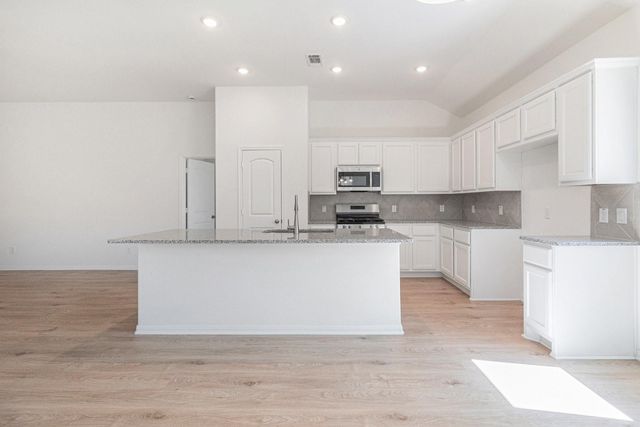 249 Edgewater Drive, West Columbia, TX 77486