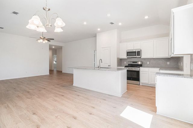 249 Edgewater Drive, West Columbia, TX 77486