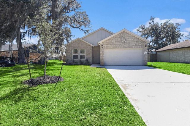 249 Edgewater Drive, West Columbia, TX 77486
