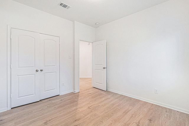249 Edgewater Drive, West Columbia, TX 77486