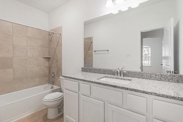 249 Edgewater Drive, West Columbia, TX 77486