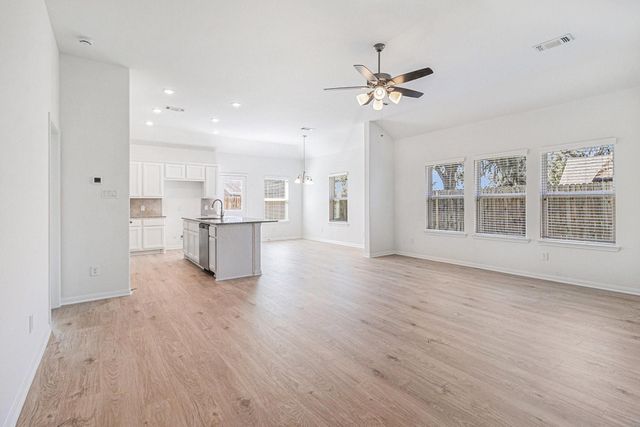 249 Edgewater Drive, West Columbia, TX 77486