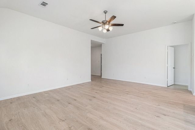 249 Edgewater Drive, West Columbia, TX 77486