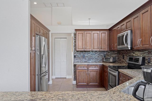 875 Bayside Lane, Weston, FL 33326