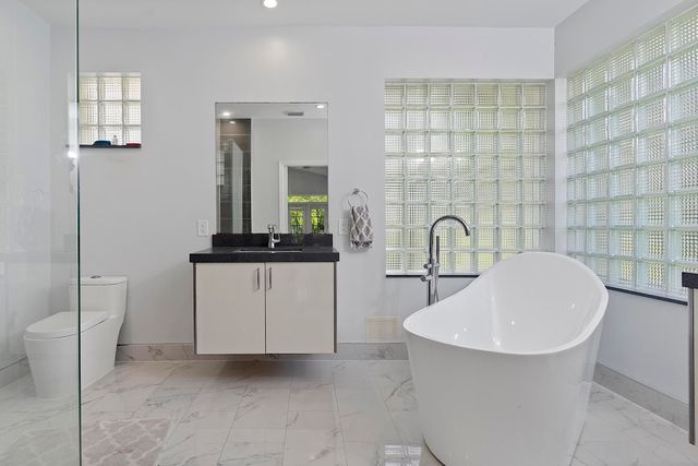 875 Bayside Lane, Weston, FL 33326