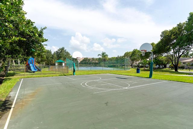 875 Bayside Lane, Weston, FL 33326