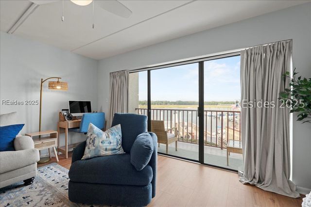 100 Helmsman Way Apt 214, Hilton Head Island, SC 29928