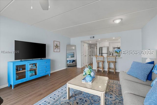 100 Helmsman Way Apt 214, Hilton Head Island, SC 29928