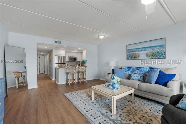 100 Helmsman Way Apt 214, Hilton Head Island, SC 29928