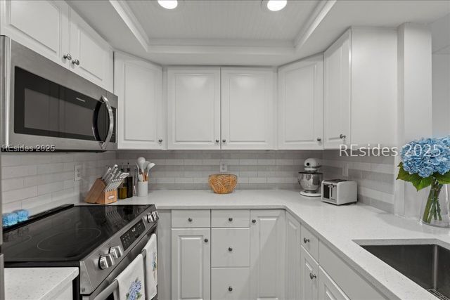 100 Helmsman Way Apt 214, Hilton Head Island, SC 29928