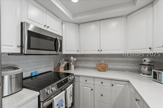 100 Helmsman Way Apt 214, Hilton Head Island, SC 29928