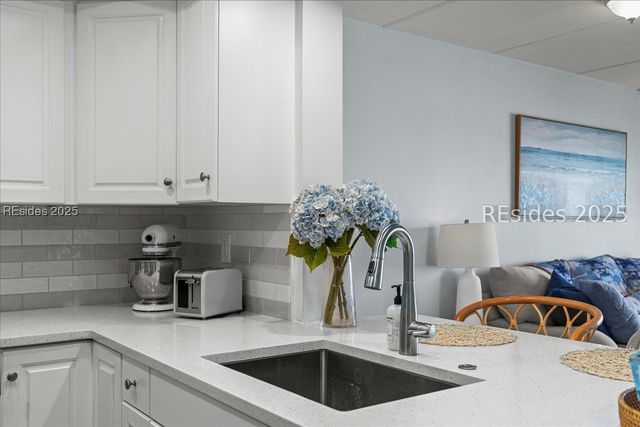 100 Helmsman Way Apt 214, Hilton Head Island, SC 29928