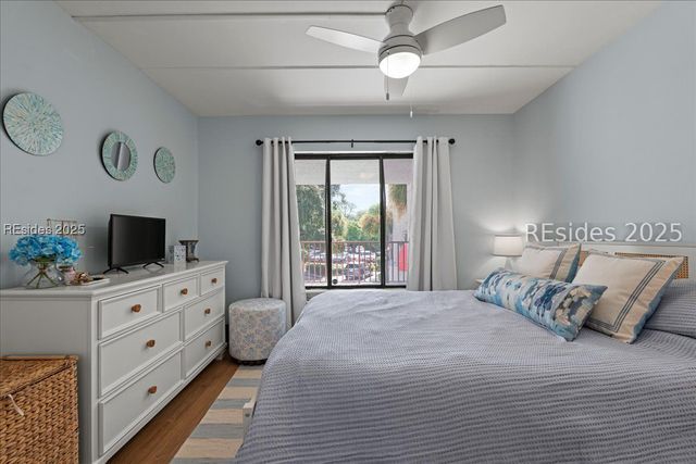 100 Helmsman Way Apt 214, Hilton Head Island, SC 29928