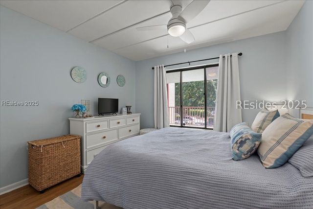 100 Helmsman Way Apt 214, Hilton Head Island, SC 29928