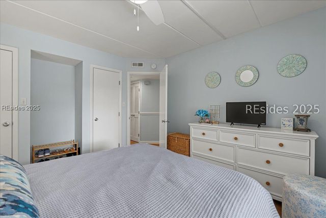 100 Helmsman Way Apt 214, Hilton Head Island, SC 29928