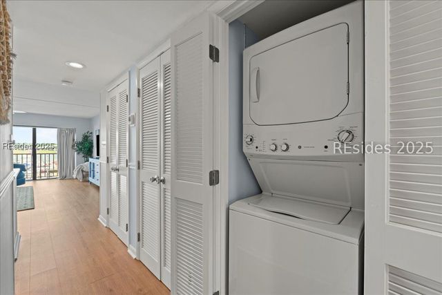 100 Helmsman Way Apt 214, Hilton Head Island, SC 29928