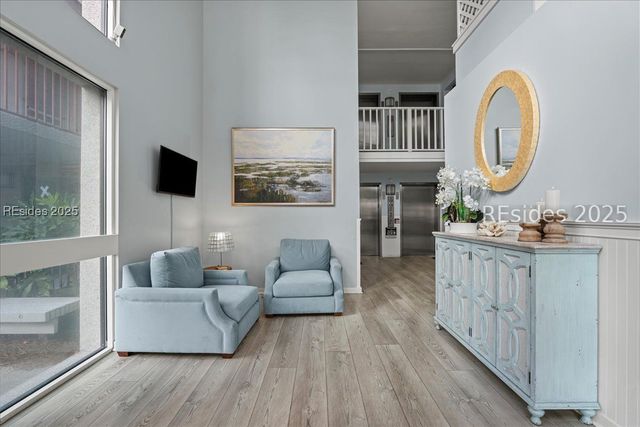 100 Helmsman Way Apt 214, Hilton Head Island, SC 29928