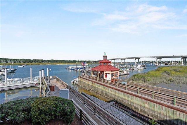 100 Helmsman Way Apt 214, Hilton Head Island, SC 29928