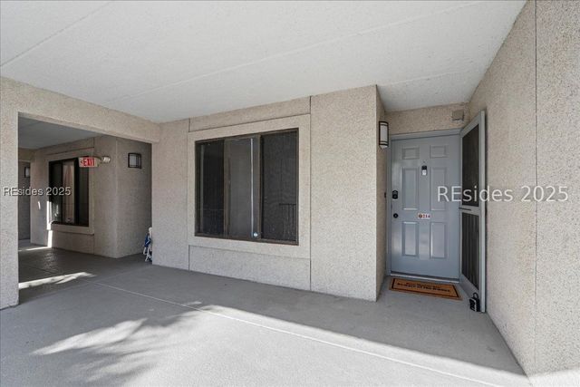 100 Helmsman Way Apt 214, Hilton Head Island, SC 29928