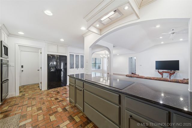 11618 S 74th East Avenue, Bixby, OK 74008