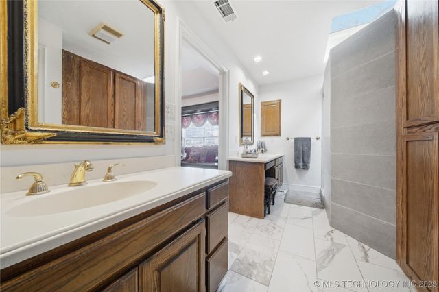 11618 S 74th East Avenue, Bixby, OK 74008