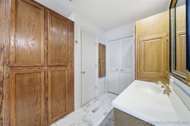 11618 S 74th East Avenue, Bixby, OK 74008