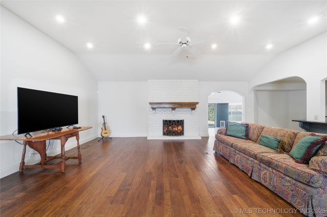 11618 S 74th East Avenue, Bixby, OK 74008