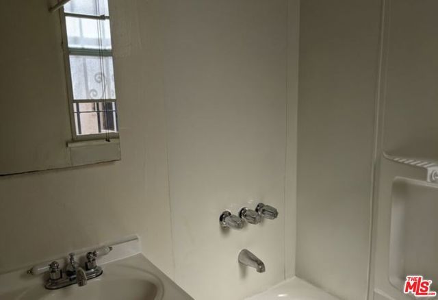665 S Cochran Avenue 100, Los Angeles, CA 90036