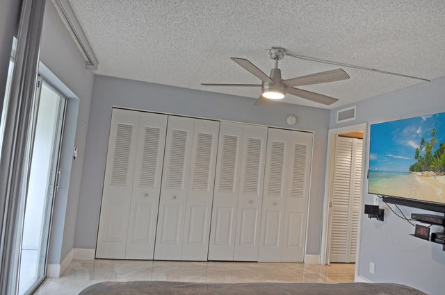 238 Chatham L, West Palm Beach, FL 33417