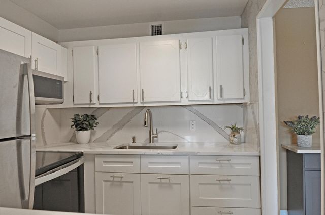 238 Chatham L, West Palm Beach, FL 33417