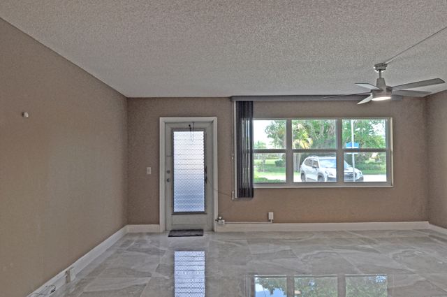 238 Chatham L, West Palm Beach, FL 33417