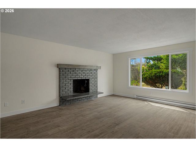 18435 Ne GLISAN St 10, Portland, OR 97230