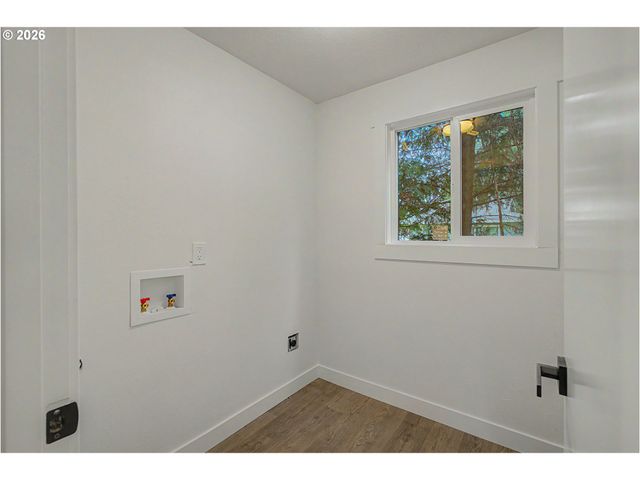 18435 Ne GLISAN St 10, Portland, OR 97230